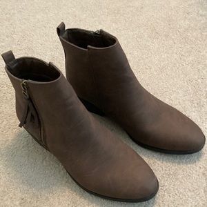 NWOT Madden Girl Ankle Boots. 9